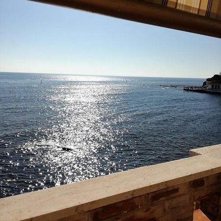 Апартаменты On The Sea Санта-Маринелла Экстерьер фото