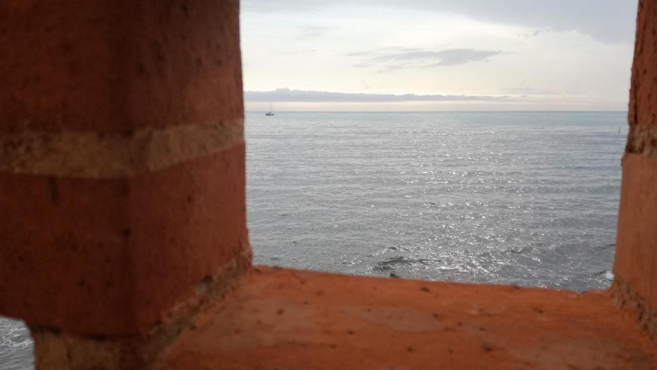 Апартаменты On The Sea Санта-Маринелла Экстерьер фото