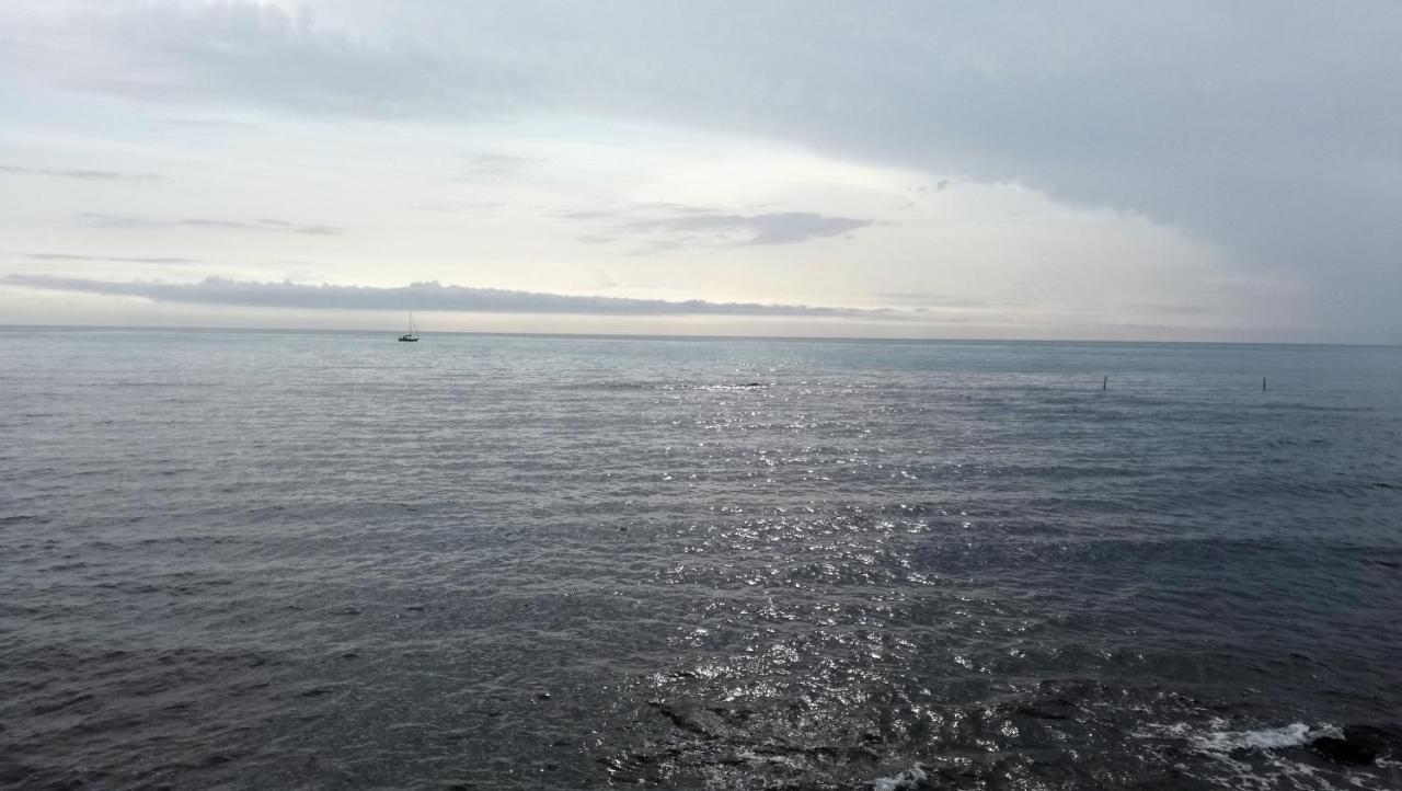 Апартаменты On The Sea Санта-Маринелла Экстерьер фото