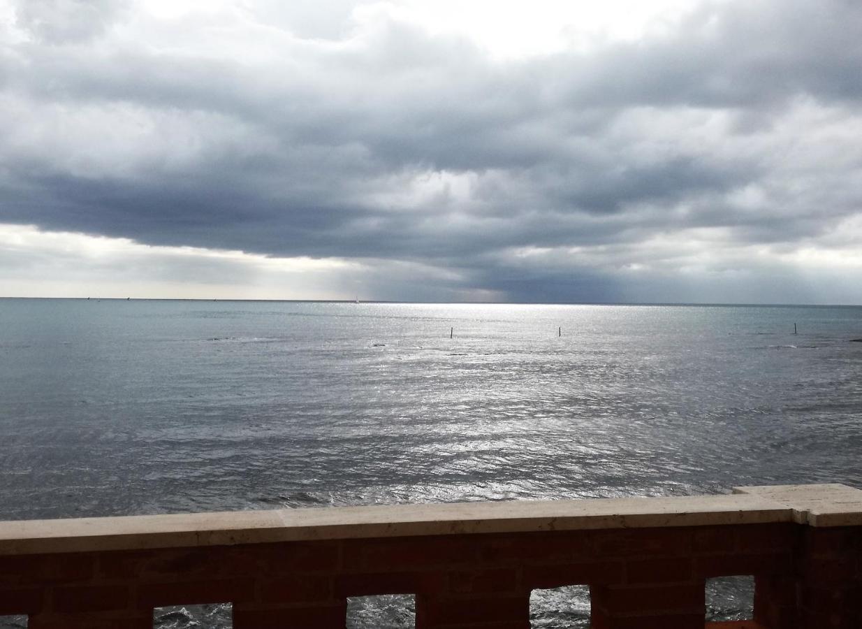 Апартаменты On The Sea Санта-Маринелла Экстерьер фото