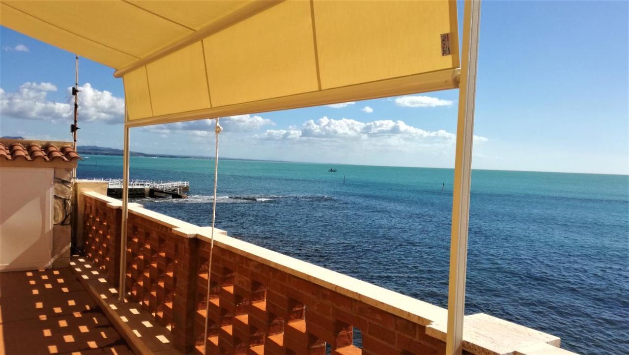 Апартаменты On The Sea Санта-Маринелла Экстерьер фото