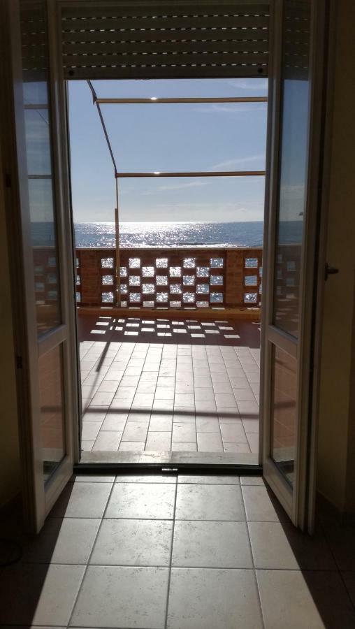 Апартаменты On The Sea Санта-Маринелла Экстерьер фото
