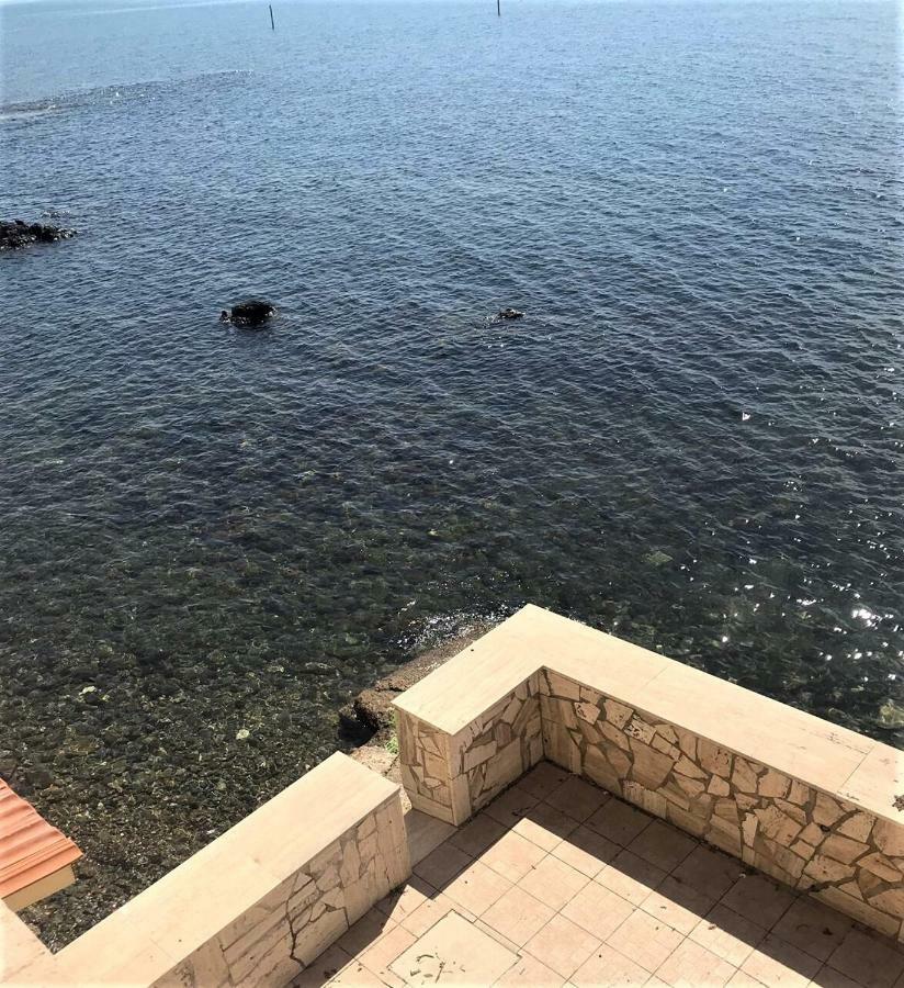 Апартаменты On The Sea Санта-Маринелла Экстерьер фото
